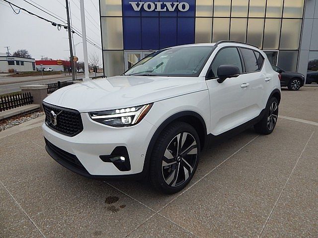 2025 Volvo XC40 Plus Dark Theme