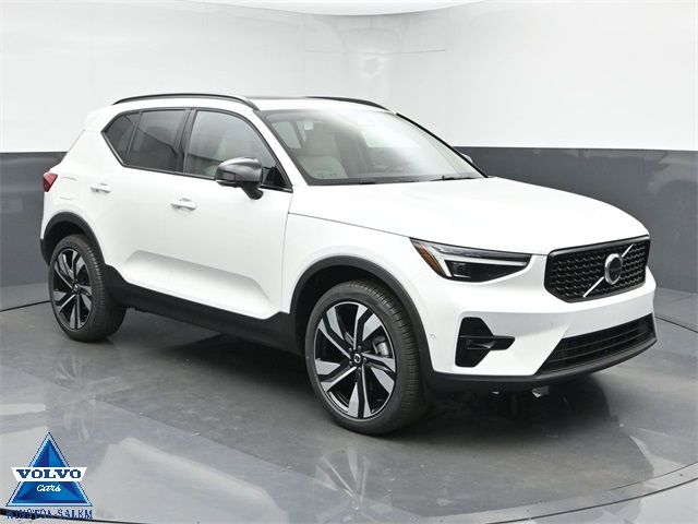 2025 Volvo XC40 Plus Dark Theme