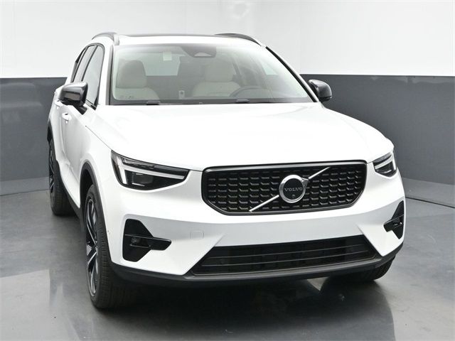 2025 Volvo XC40 Plus Dark Theme