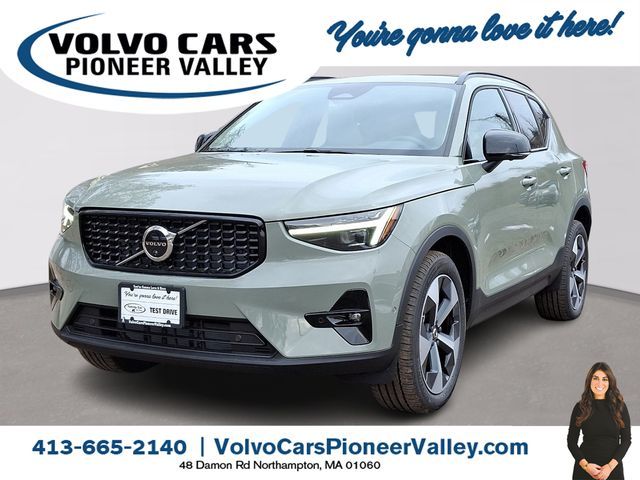 2025 Volvo XC40 Plus Dark Theme