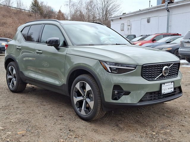 2025 Volvo XC40 Plus Dark Theme