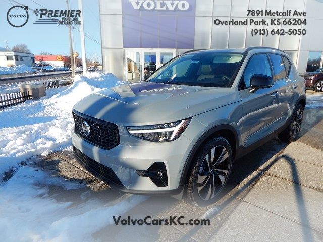 2025 Volvo XC40 Plus Dark Theme