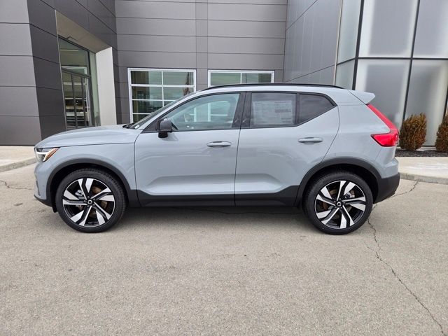 2025 Volvo XC40 Plus Dark Theme