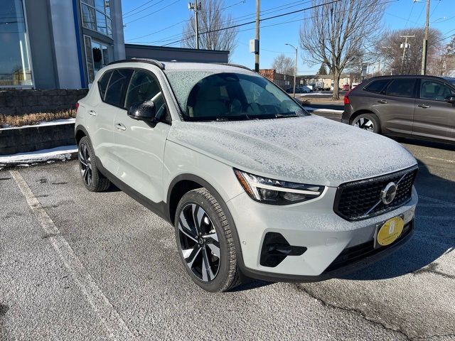 2025 Volvo XC40 Plus Dark Theme