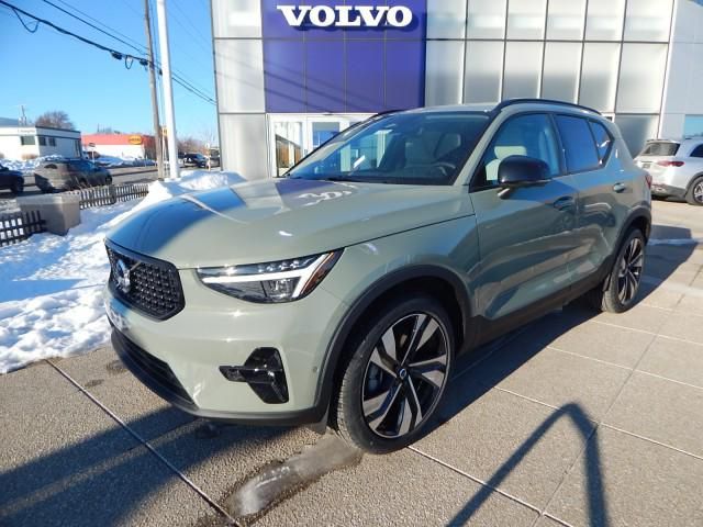 2025 Volvo XC40 Plus Dark Theme