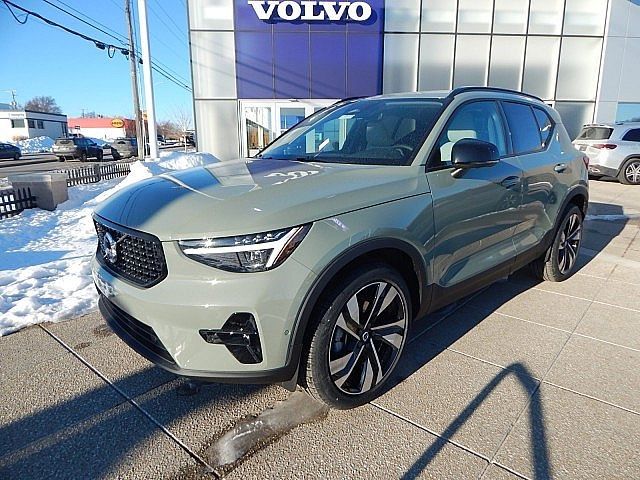 2025 Volvo XC40 Plus Dark Theme