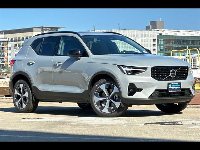 2025 Volvo XC40 Plus Dark Theme