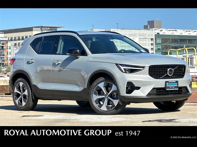 2025 Volvo XC40 Plus Dark Theme