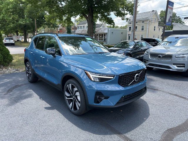 2025 Volvo XC40 Plus Dark Theme