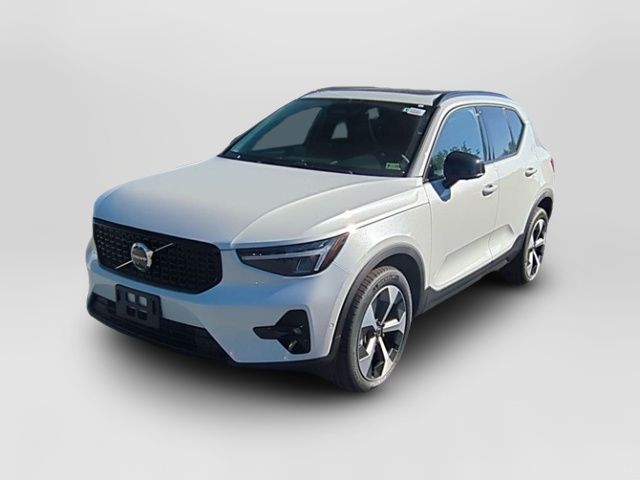 2025 Volvo XC40 Plus Dark Theme