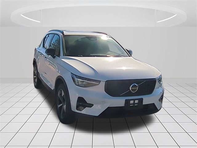 2025 Volvo XC40 Plus Dark Theme