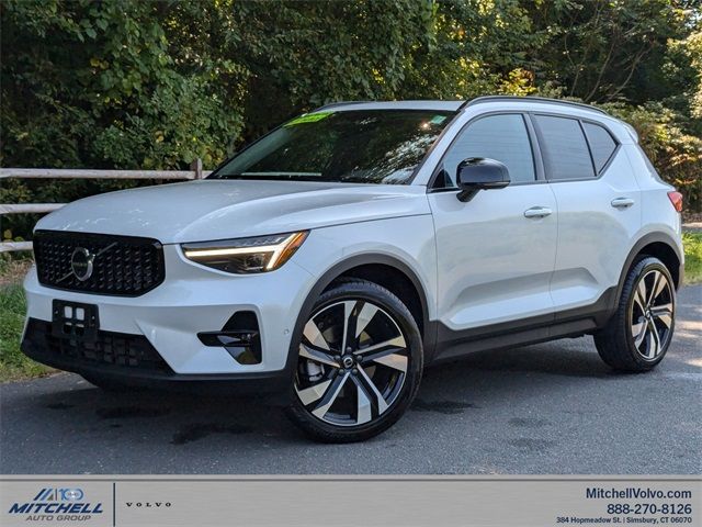 2025 Volvo XC40 Plus Dark Theme