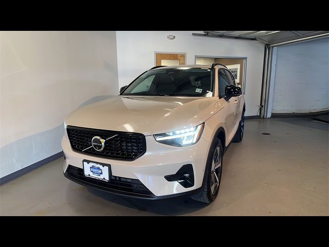 2025 Volvo XC40 Plus Dark Theme