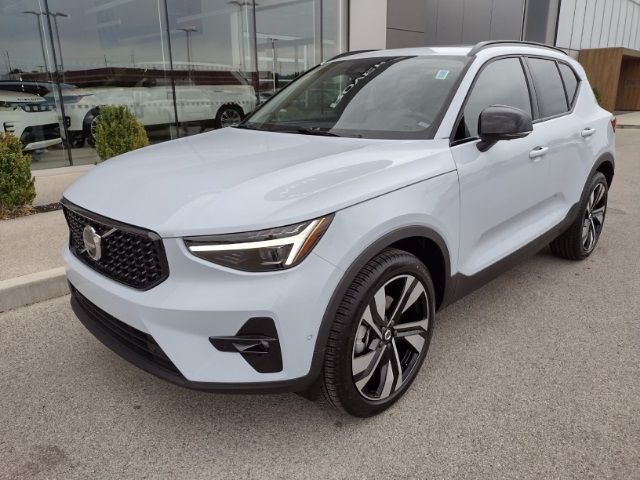 2025 Volvo XC40 Plus Dark Theme