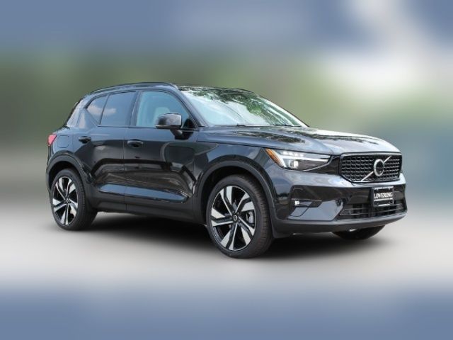 2025 Volvo XC40 Plus Dark Theme