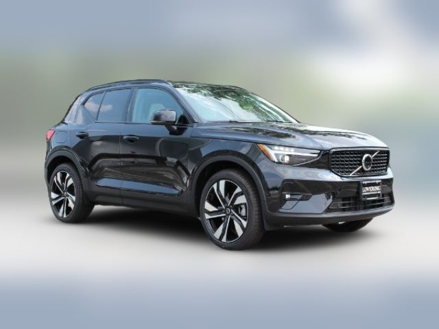 2025 Volvo XC40 Plus Dark Theme