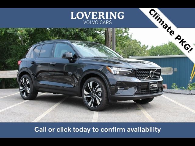 2025 Volvo XC40 Plus Dark Theme