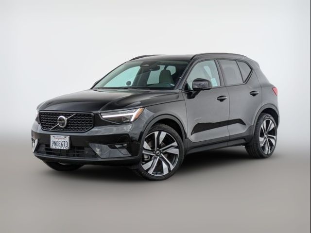 2025 Volvo XC40 Plus Dark Theme