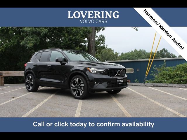 2025 Volvo XC40 Plus Dark Theme