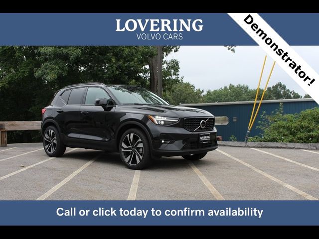 2025 Volvo XC40 Plus Dark Theme