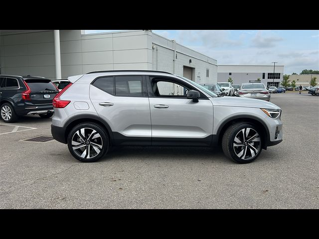 2025 Volvo XC40 Plus Dark Theme