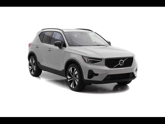 2025 Volvo XC40 Plus Dark Theme