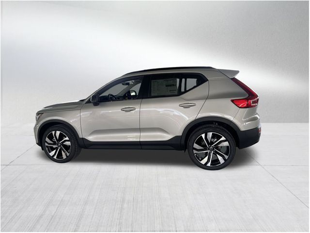 2025 Volvo XC40 Plus Dark Theme