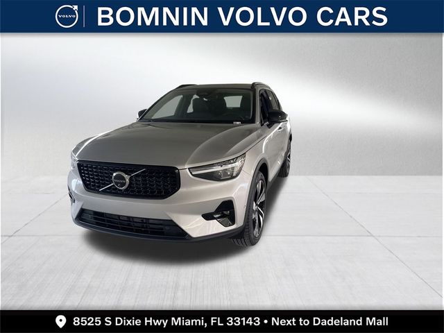 2025 Volvo XC40 Plus Dark Theme