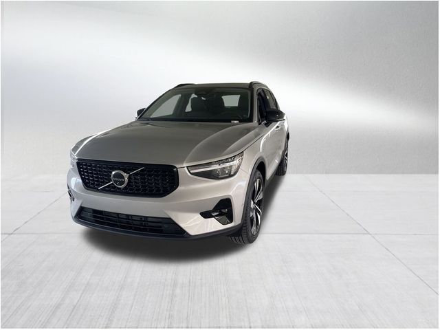 2025 Volvo XC40 Plus Dark Theme