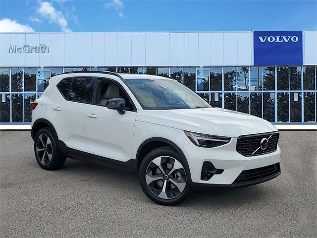 2025 Volvo XC40 Plus Dark Theme