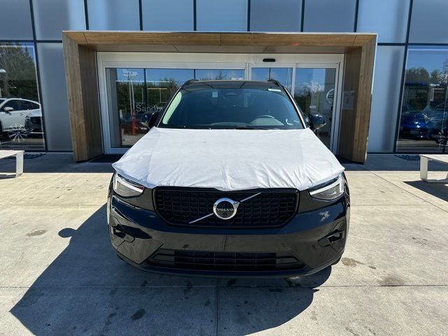 2025 Volvo XC40 Plus Dark Theme