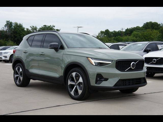 2025 Volvo XC40 Plus Dark Theme