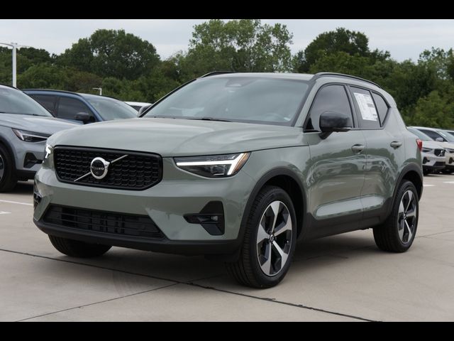 2025 Volvo XC40 Plus Dark Theme