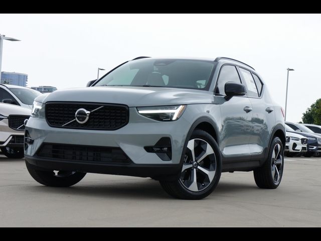 2025 Volvo XC40 Plus Dark Theme