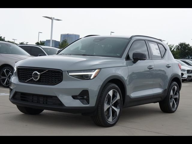 2025 Volvo XC40 Plus Dark Theme