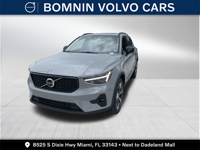 2025 Volvo XC40 Plus Dark Theme