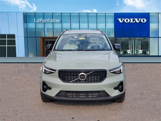 2025 Volvo XC40 Plus Dark Theme