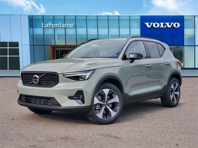 2025 Volvo XC40 Plus Dark Theme