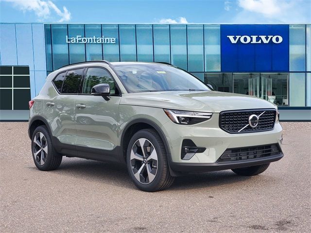 2025 Volvo XC40 Plus Dark Theme