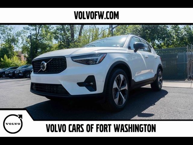 2025 Volvo XC40 Plus Dark Theme