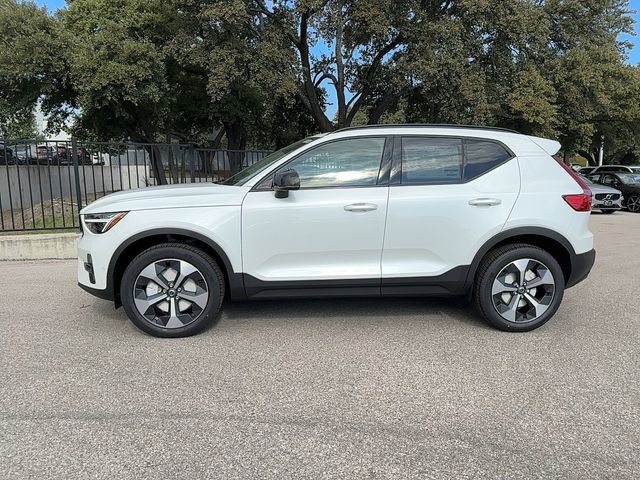 2025 Volvo XC40 Plus Dark Theme