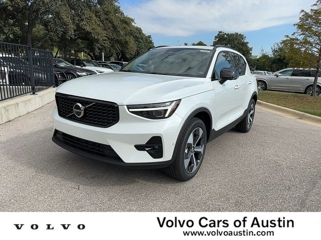 2025 Volvo XC40 Plus Dark Theme