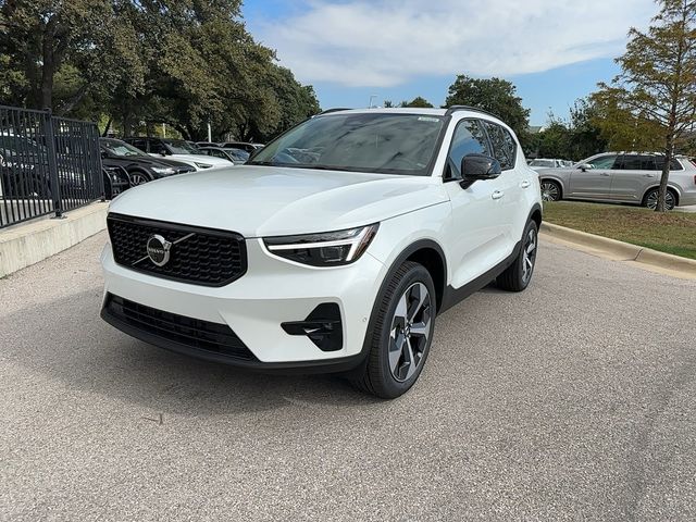 2025 Volvo XC40 Plus Dark Theme