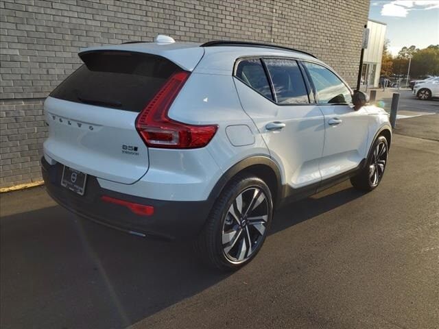 2025 Volvo XC40 Plus Dark Theme