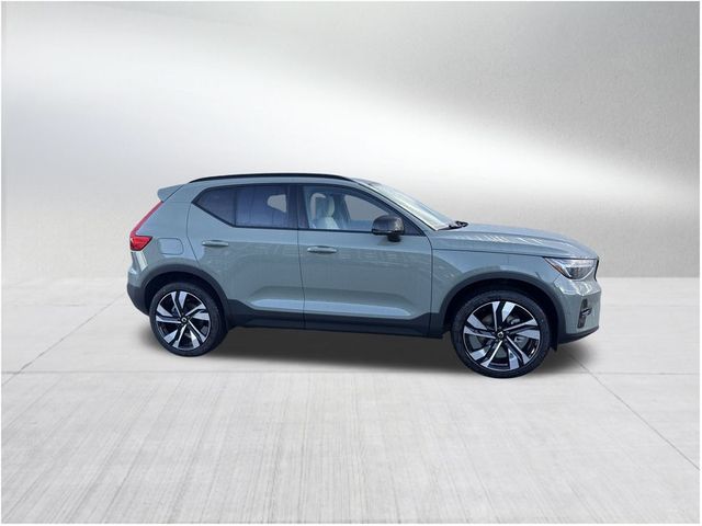 2025 Volvo XC40 Plus Dark Theme