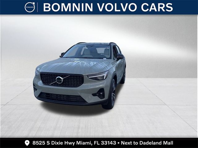 2025 Volvo XC40 Plus Dark Theme