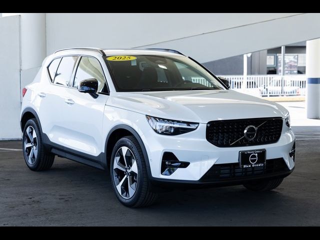 2025 Volvo XC40 Plus Dark Theme