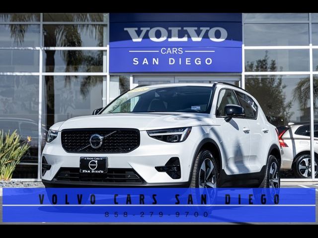 2025 Volvo XC40 Plus Dark Theme