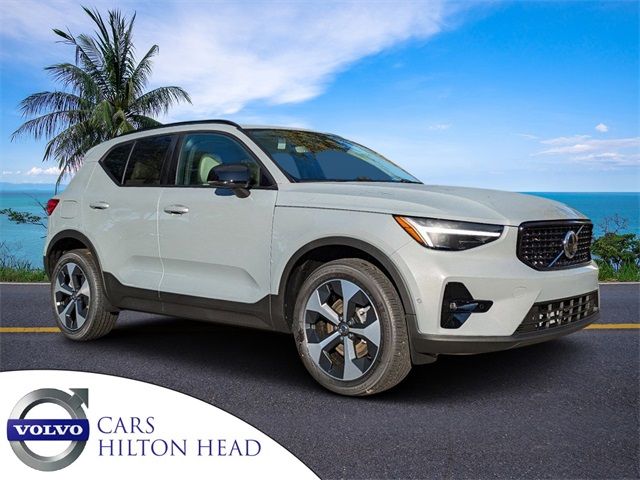 2025 Volvo XC40 Plus Dark Theme