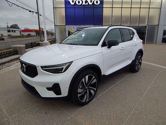 2025 Volvo XC40 Plus Dark Theme